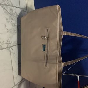 Wide size tote bags